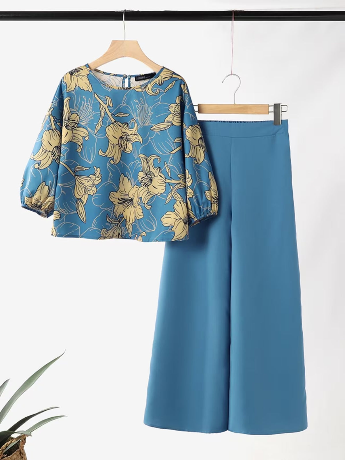 Women’s Lightweight Floral Blouse & Long Trousers 2-Piece Casual Set