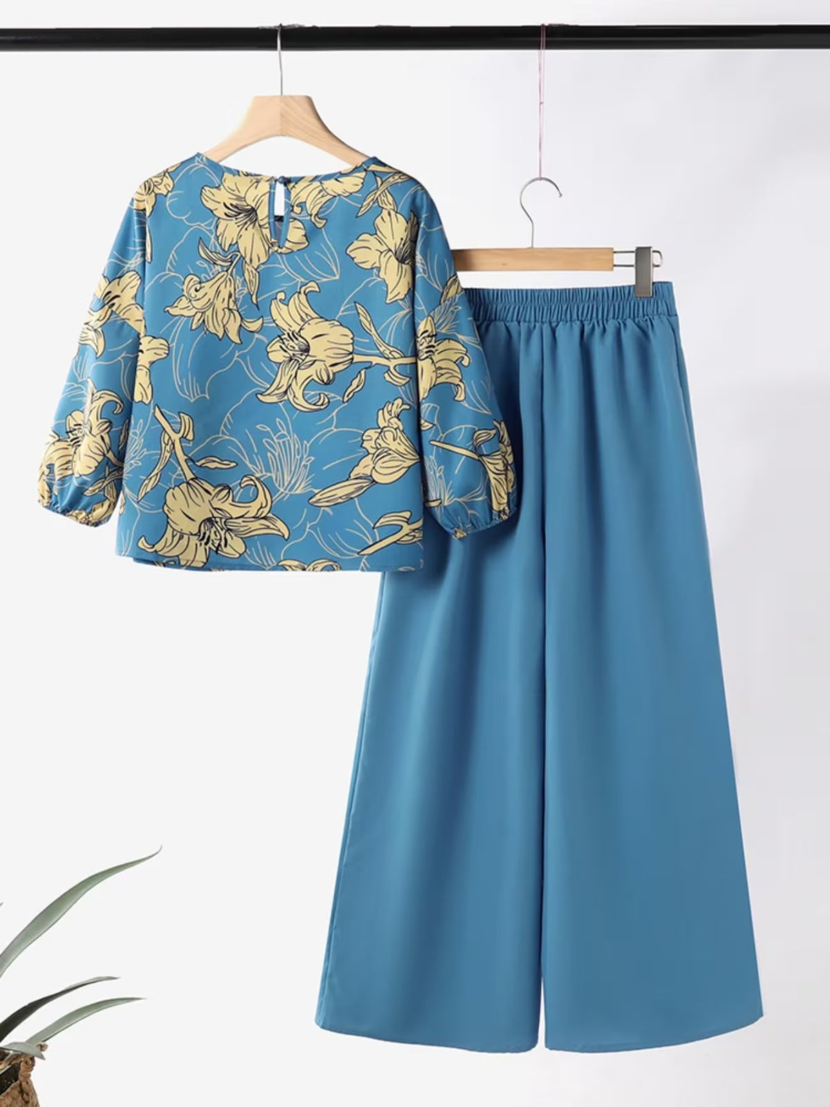 Women’s Lightweight Floral Blouse & Long Trousers 2-Piece Casual Set