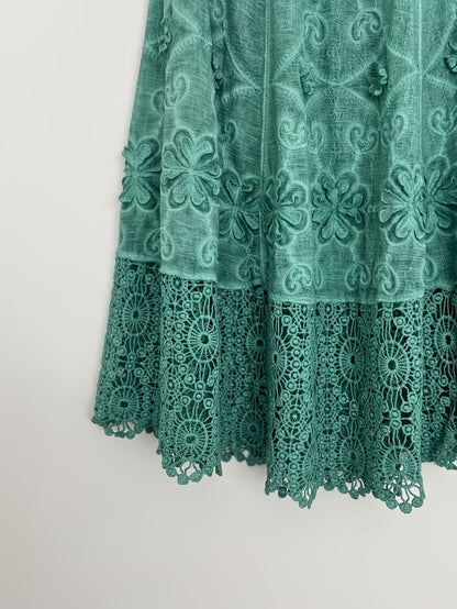 Women’s Delicate Hollow-Detail Sleeveless Top & Floral Embroidered Skirt Set