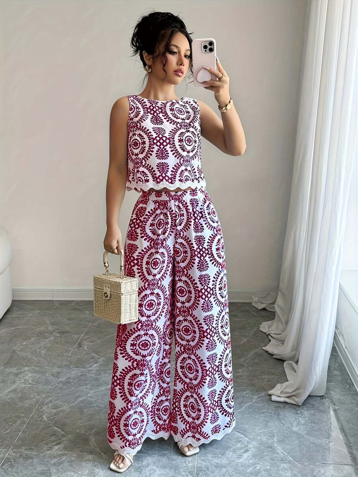 Women’s Stylish Sleeveless Blouse & Printed Straight-Leg Pants Set