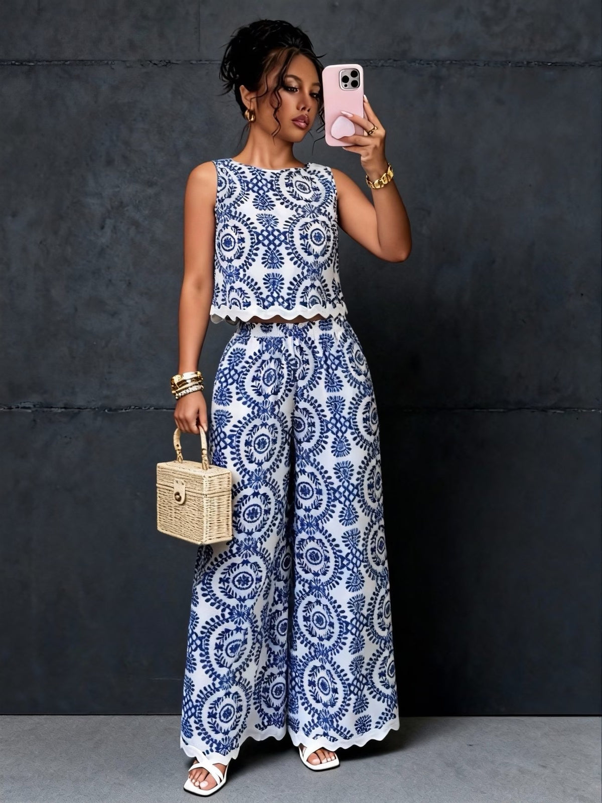 Women’s Stylish Sleeveless Blouse & Printed Straight-Leg Pants Set