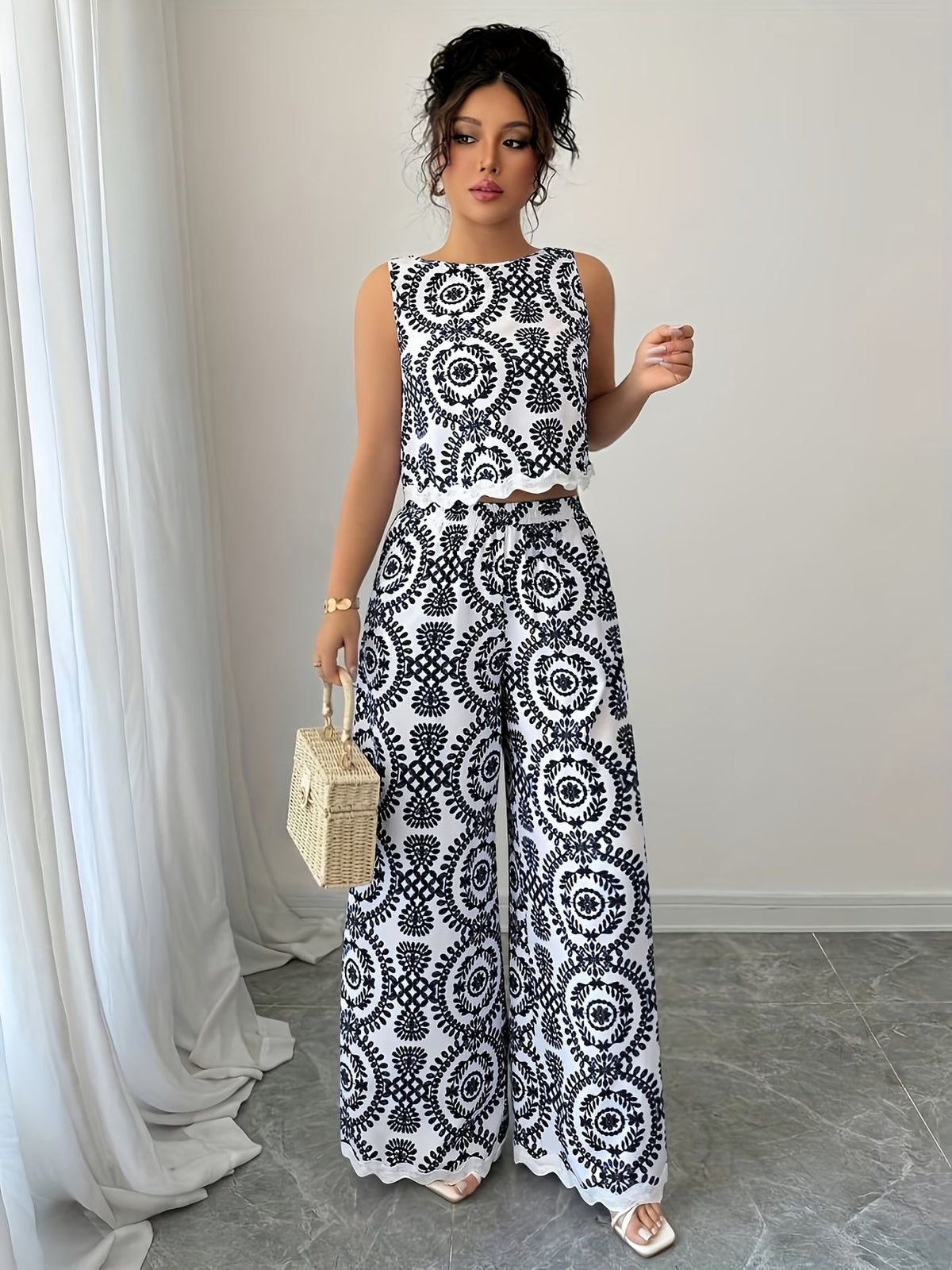 Women’s Stylish Sleeveless Blouse & Printed Straight-Leg Pants Set