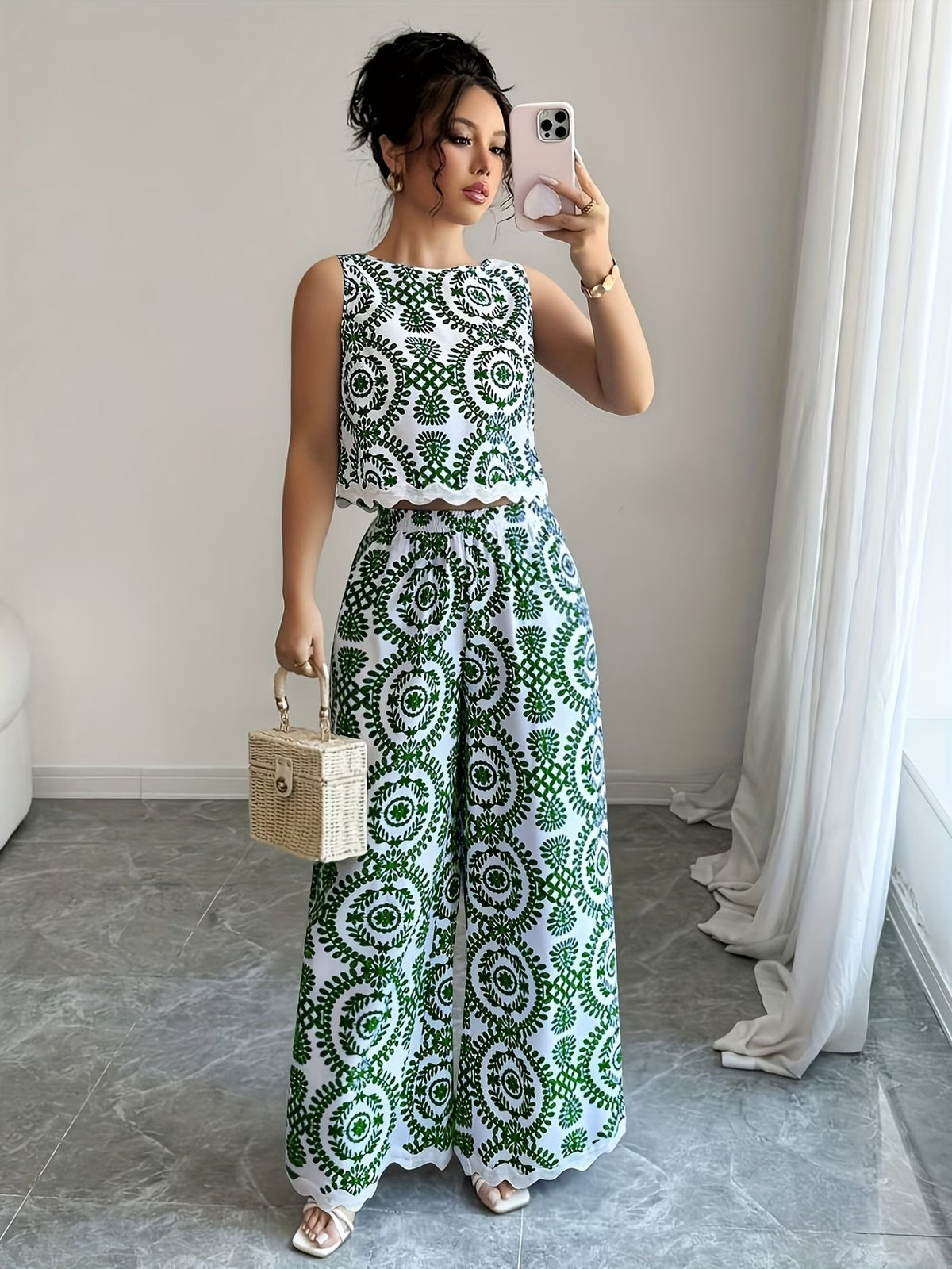 Women’s Stylish Sleeveless Blouse & Printed Straight-Leg Pants Set